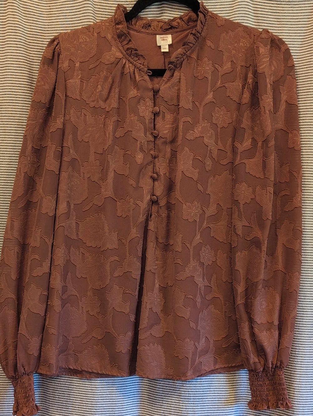 Textured Floral Button-Front Blouse in Mauve Brown